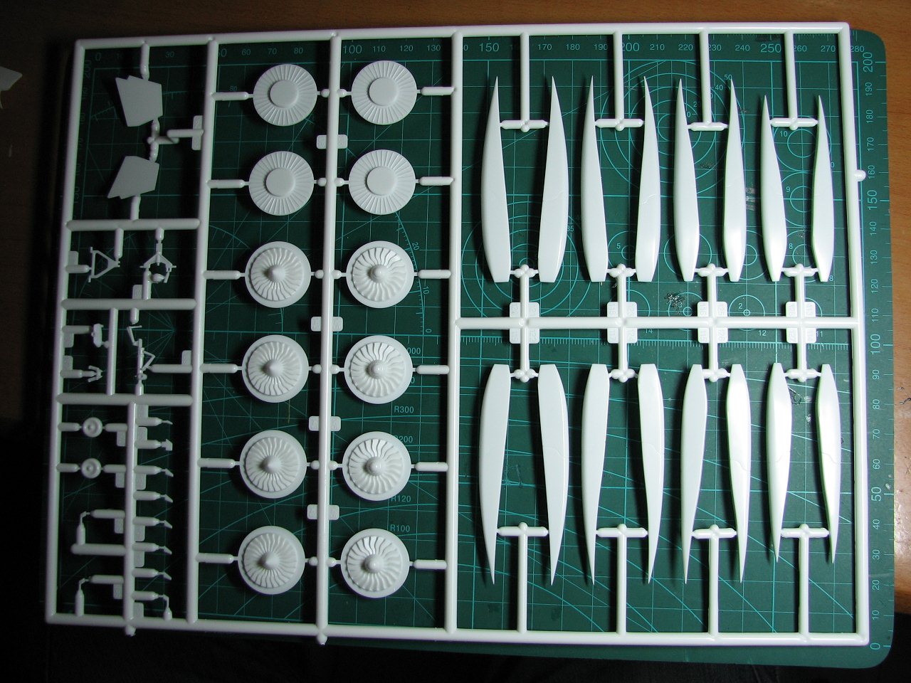 [开盒评测]威望-1/144空中客车A380客机(内构版04259)-封绘及总览 - 第1张  | 制作坦克模型记录