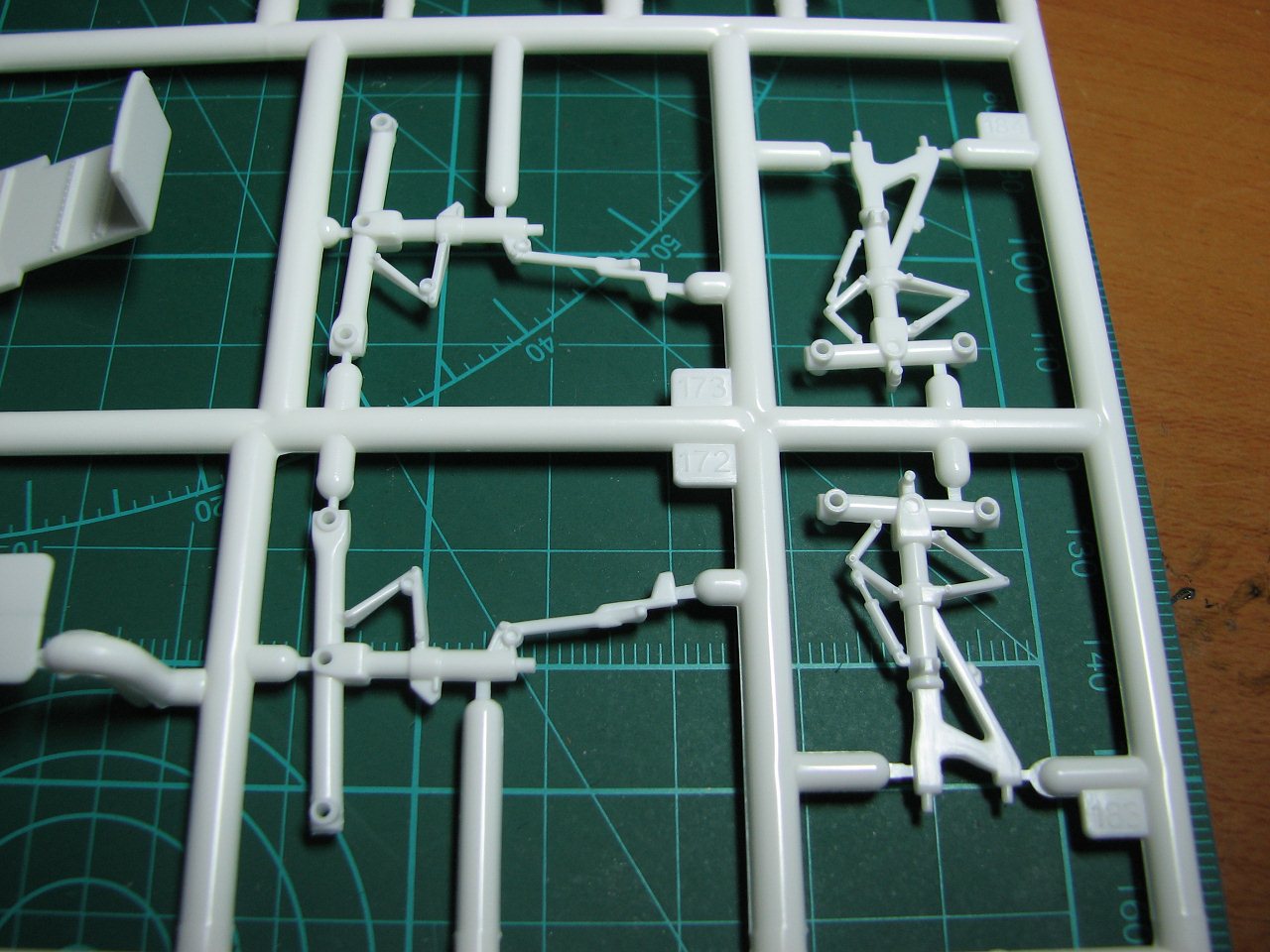 [开盒评测]威望-1/144空中客车A380客机(内构版04259)-封绘及总览 - 第6张  | 制作坦克模型记录