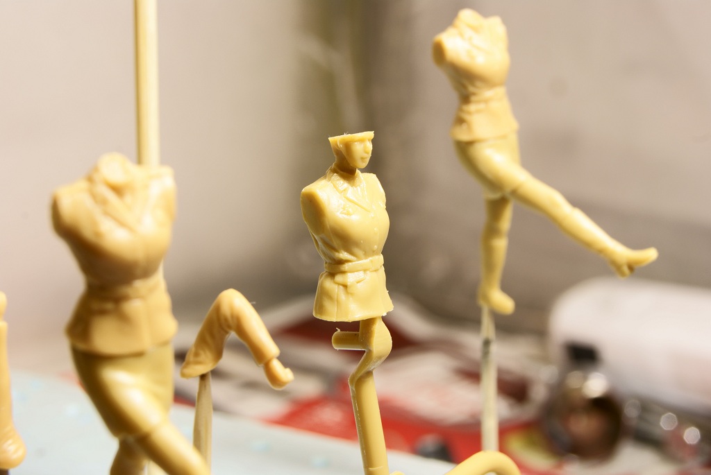 [开盒评测]威骏-1/35国庆60周年阅兵徒步三军女兵(CB35076)-封绘及简介 - 第2张  | 制作坦克模型记录