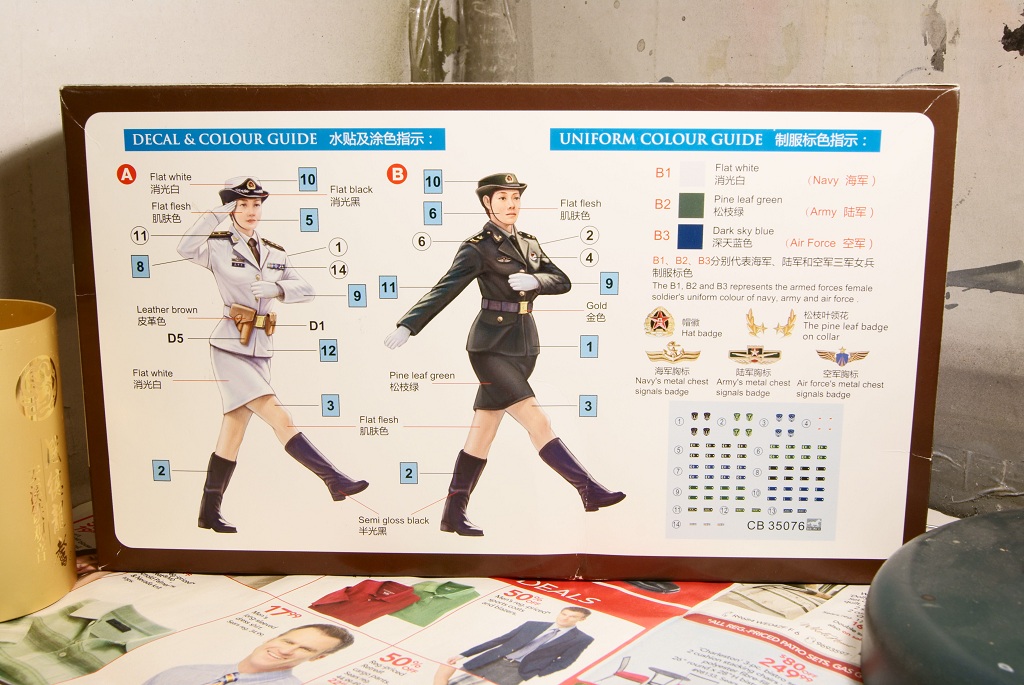 [开盒评测]威骏-1/35国庆60周年阅兵徒步三军女兵(CB35076)-封绘及简介 - 第2张  | 制作坦克模型记录
