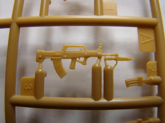 [开盒评测]威骏-1/35中国人民解放军单兵现用轻武器组(AB3537)-封绘 - 第3张  | 制作坦克模型记录