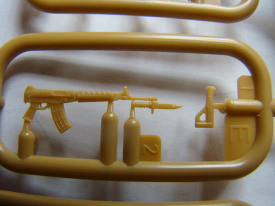 [开盒评测]威骏-1/35中国人民解放军单兵现用轻武器组(AB3537)-封绘 - 第3张  | 制作坦克模型记录